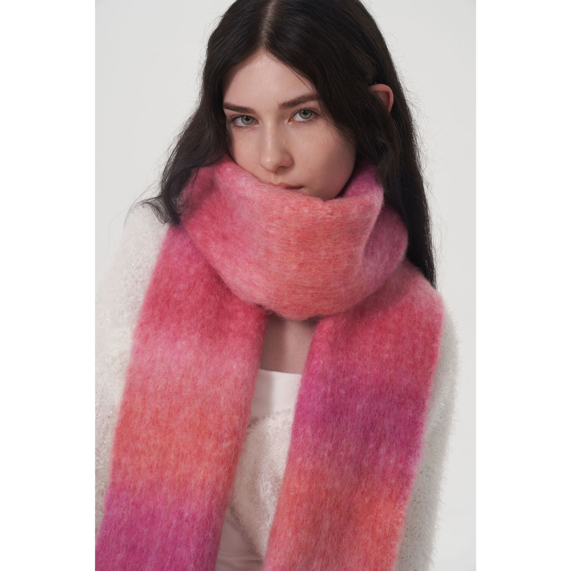 Self-Retained Korean Style Autumn and Winter Ins Style Thick Warm Retro High-Grade Versatile Gradient Wool Blended Textile Scarf Female Wholesale